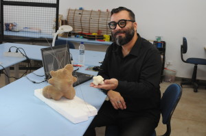 professor-gilgranco-alves-mostra-modelo-impresso-em-3d-e-espacialidade-final-construida-para-evento