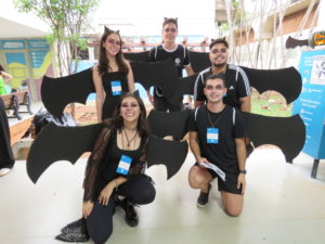 Projeto de extensão transforma Dia das Bruxas em experiência científica Projeto de extensão transforma Dia das Bruxas em experiência científica